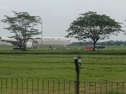 TNI Atasi Ancaman Bom di Pesawat Saudi Airlines 1 TNI Atasi Ancaman Bom di Pesawat Saudi Airlines 2
