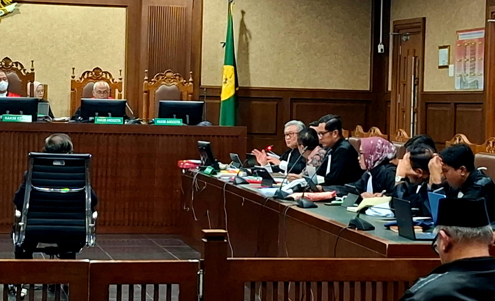 Mantan Hakim MK Maruarar Siahaan Jadi Saksi Ahli Meringankan Hasto Kristiyanto 1