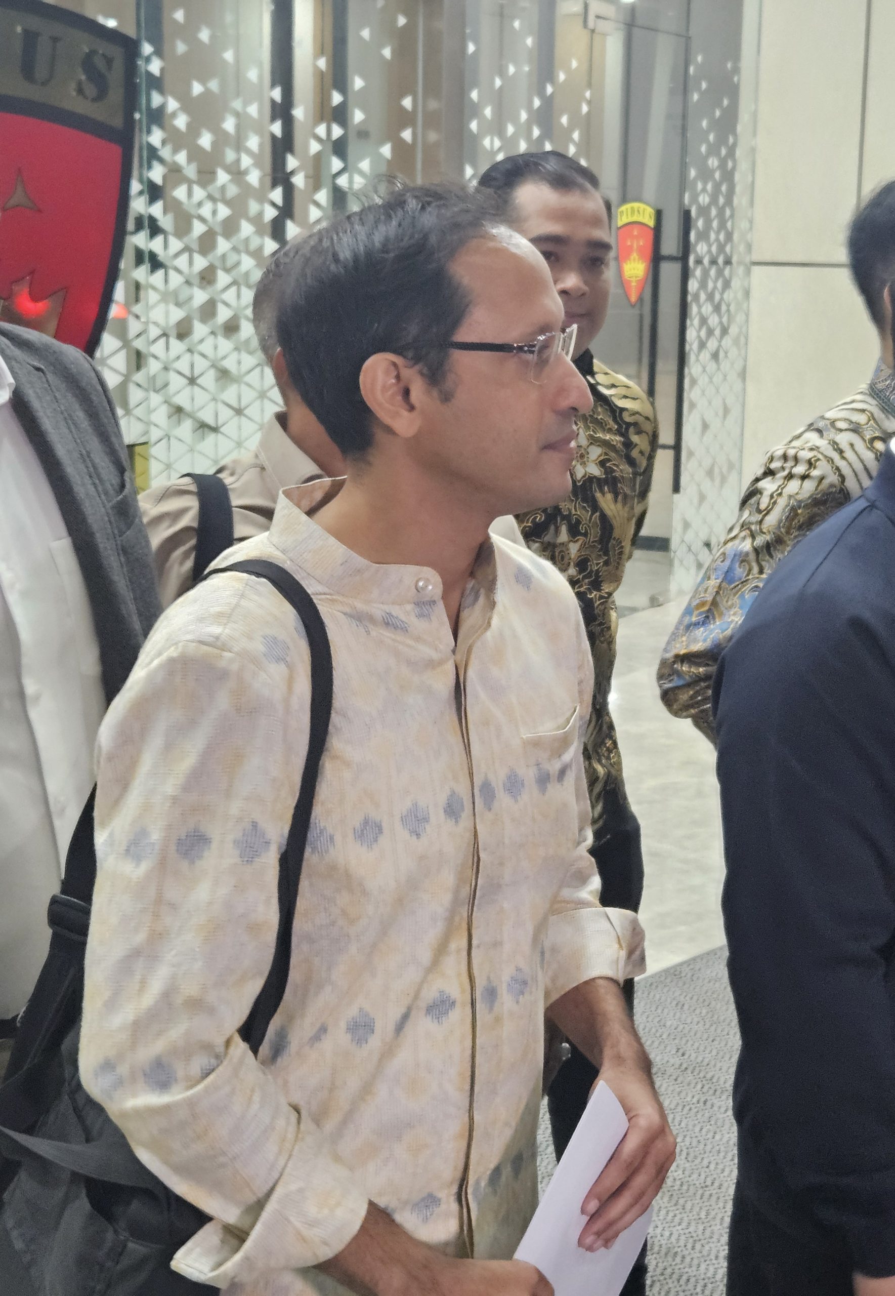Diperiksa Jaksa Lagi, Sudah Tujuh Jam Tapi Nadiem Masih Belum Dipastikan Bisa Pulang 1
