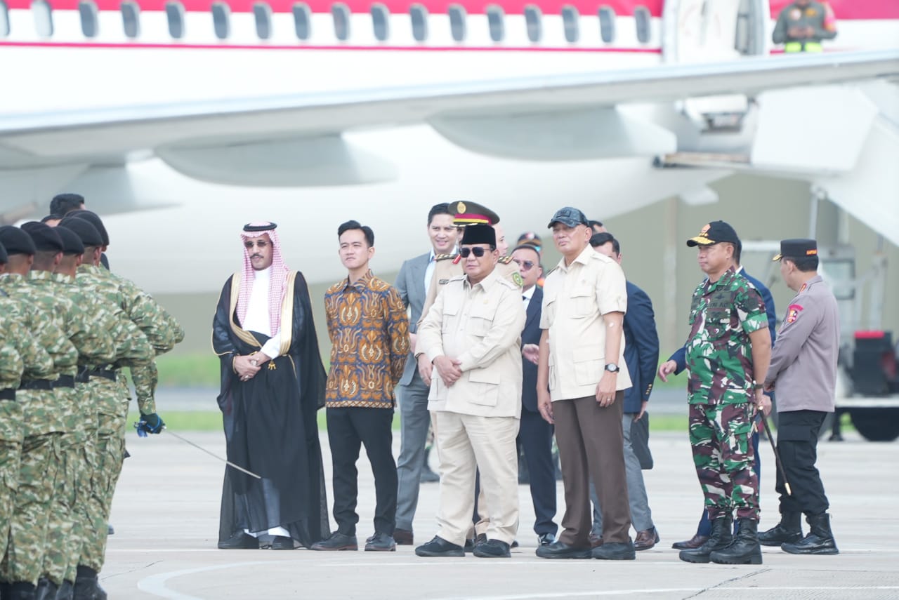Panglima TNI Dampingi Presiden RI Tinjau Kesiapan Kontingen Parade dan Defile untuk Prancis 1