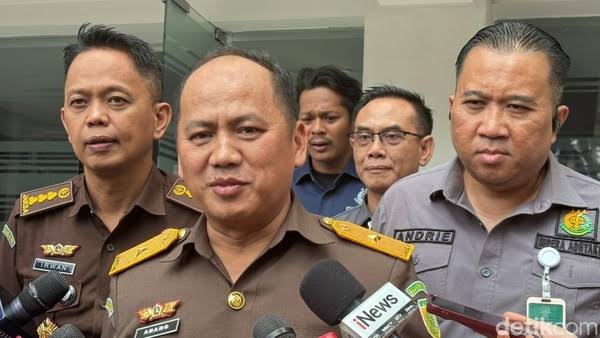 Penyidik Jampidsus Limpahkan Tiga Tersangka Korupsi Sritex ke Kejari Surakarta 1