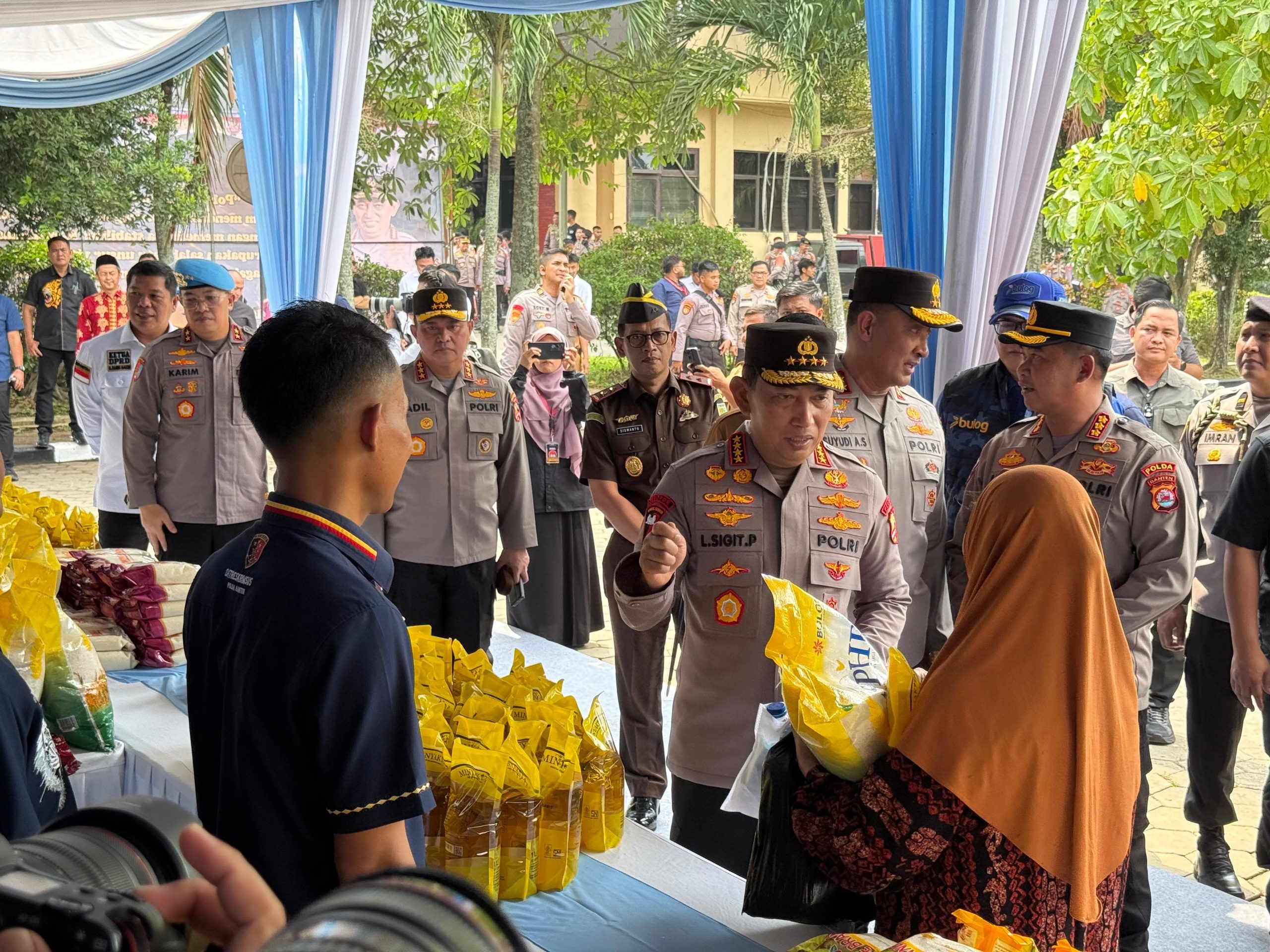 IMG-20250812-WA0034 Kapolri Sigit Prabowo Tinjau GPM Polda Banten, Distribusikan 27 Ton Beras SPHP ke Masyarakat 1