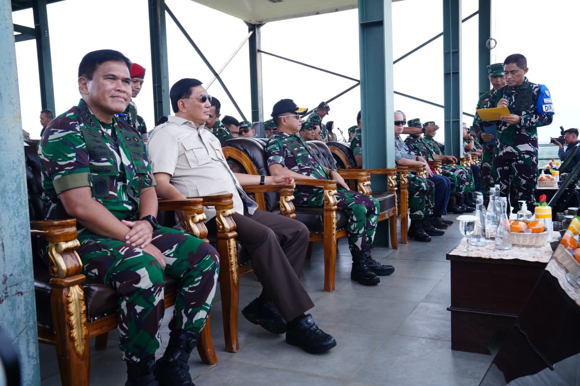 Panglima TNI Dampingi Menhan RI Tinjau Latihan Puncak Super Garuda Shield di Baturaja 2