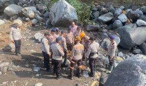 Tim K9 SAR Ditpolsatwa Baharkam Polri Diterjunkan Bantu Pencarian Korban Bencana Alam di NTT 10