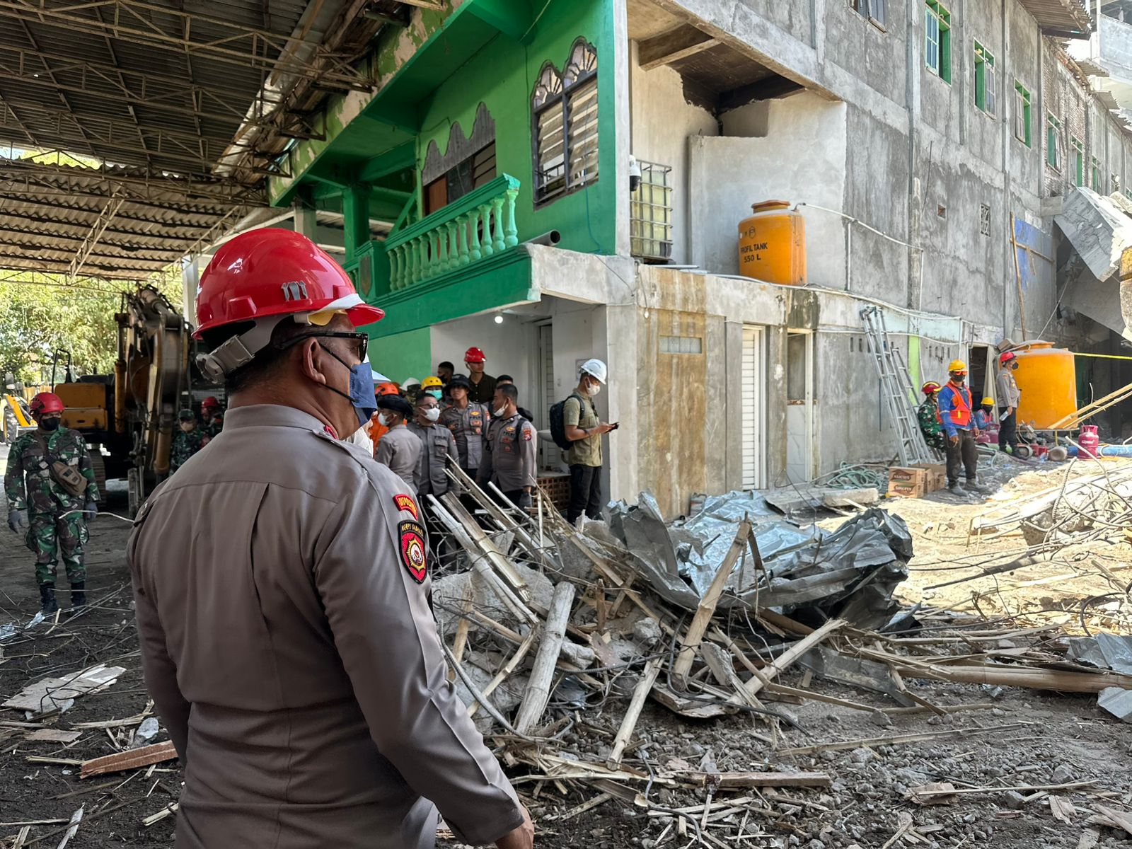Operasi Pencarian Korban Runtuhnya Ponpes Al-Khoziny: 118 Orang Ditemukan, 58 Masih Dicari 2 Operasi Pencarian Korban Runtuhnya Ponpes Al-Khoziny: 118 Orang Ditemukan, 58 Masih Dicari 3