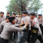 Detasemen Perintis Baharkam Polri Gelar Latihan Pengamanan Unjuk Rasa di Depok 86