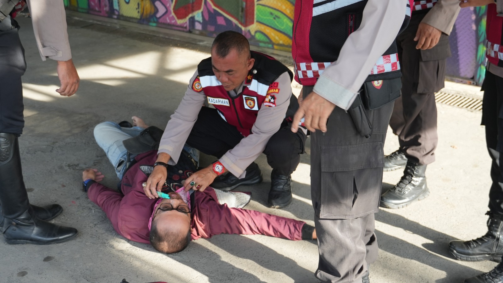 Anggota Detasemen Turangga Korsabhara Baharkam Polri Bantu Penanganan Lakalantas 1