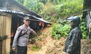 Polri Kerahkan Personel ke Daerah Terdampak Bencana Alam di Sumut 11