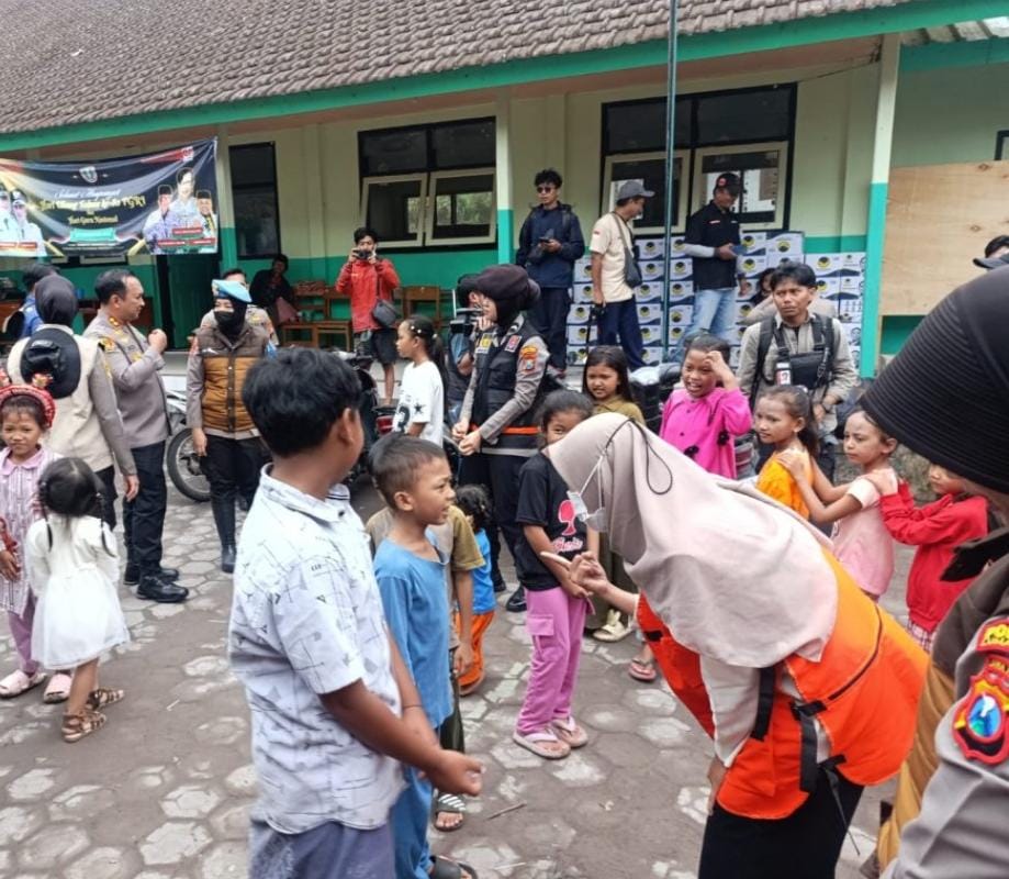 Polres Lumajang Gelar Trauma Healing untuk Anak Korban Erupsi Semeru 2