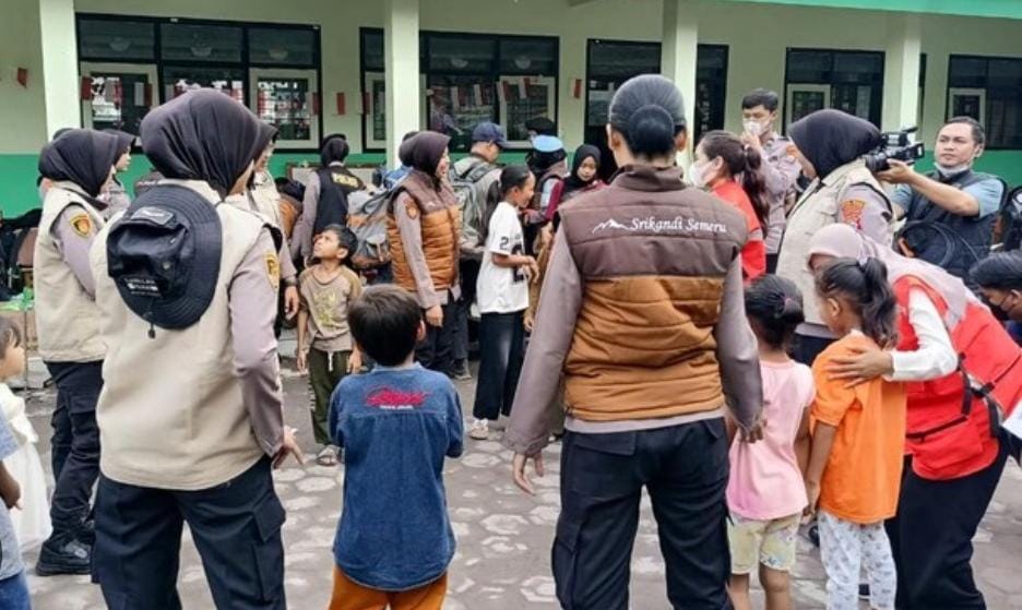 Polres Lumajang Gelar Trauma Healing untuk Anak Korban Erupsi Semeru 3