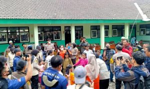 Polres Lumajang Gelar Trauma Healing untuk Anak Korban Erupsi Semeru 10