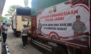 Polda Jambi Kirim Bantuan untuk Korban Bencana di Sumbar 13