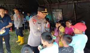 Polres Humbahas Berikan Trauma Healing bagi Anak Korban Bencana 14