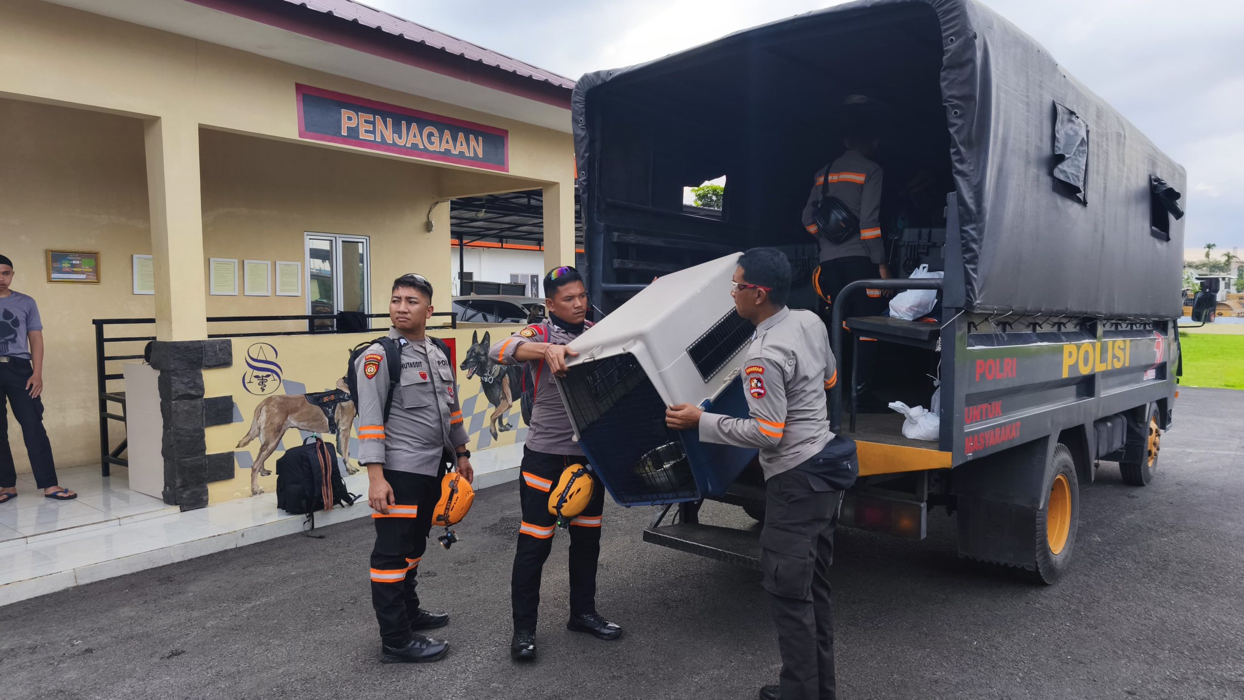 Korsabhara Baharkam Polri Terjunkan Unit K-9 SAR ke Polda NAD 1