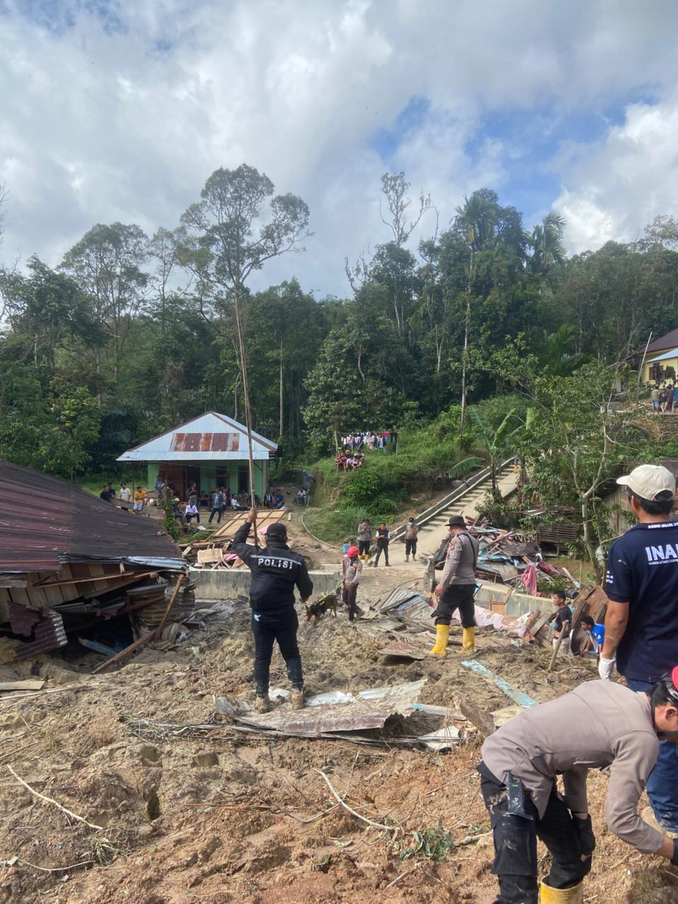 Pencarian Korban oleh Anjing Pelacak Polri Terkendala Ketiadaan Alat Berat 2
