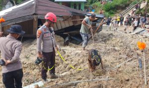 Pencarian Korban oleh Anjing Pelacak Polri Terkendala Ketiadaan Alat Berat 12