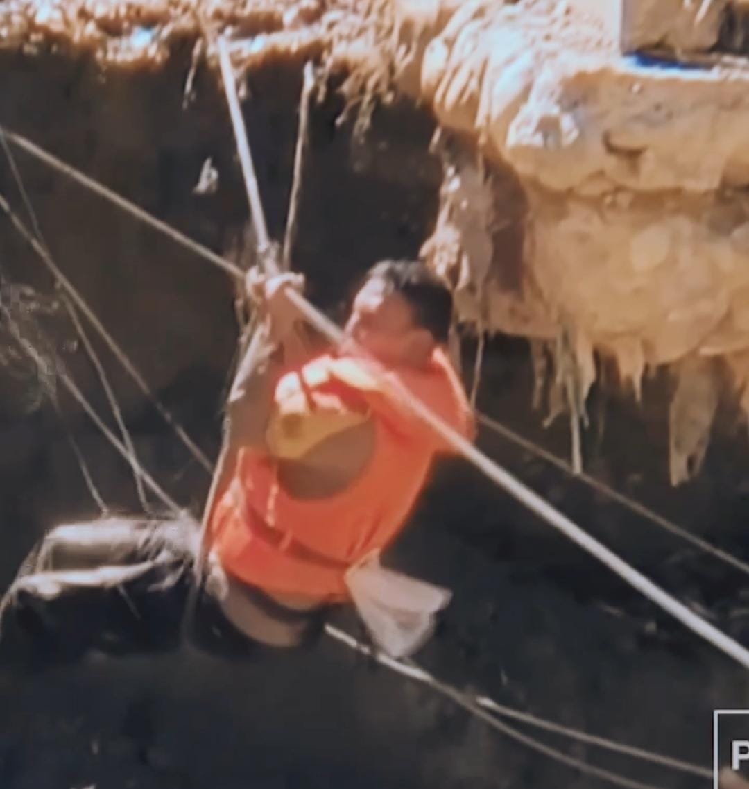 Bripka TM Saputra Bertaruh Nyawa Evakuasi Korban Bencana di Aceh 1