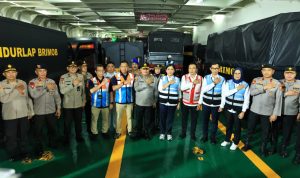 Polri Terus Kirimkan Pasukan serta Logistik ke Wilayah Terdampak Bencana di Sumatera 9