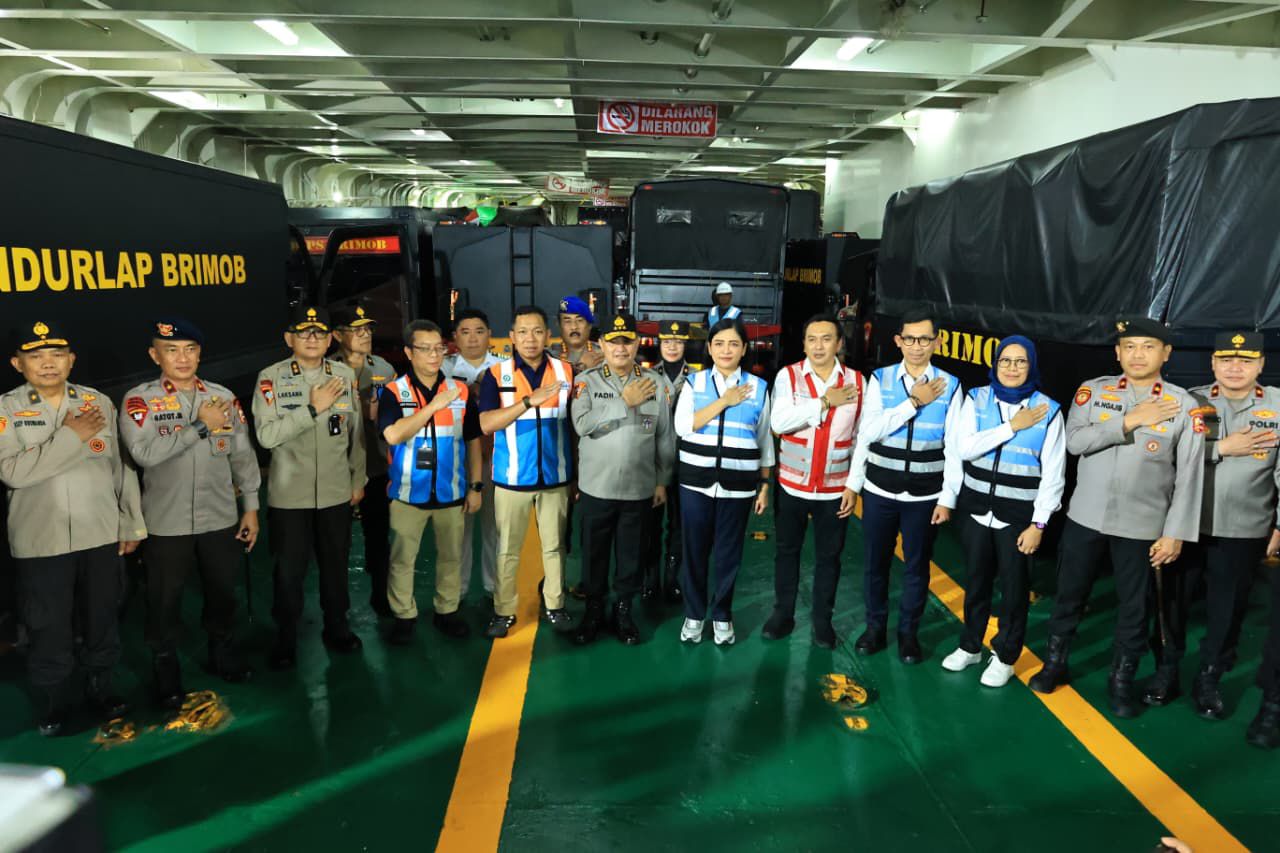 Polri Terus Kirimkan Pasukan serta Logistik ke Wilayah Terdampak Bencana di Sumatera 1