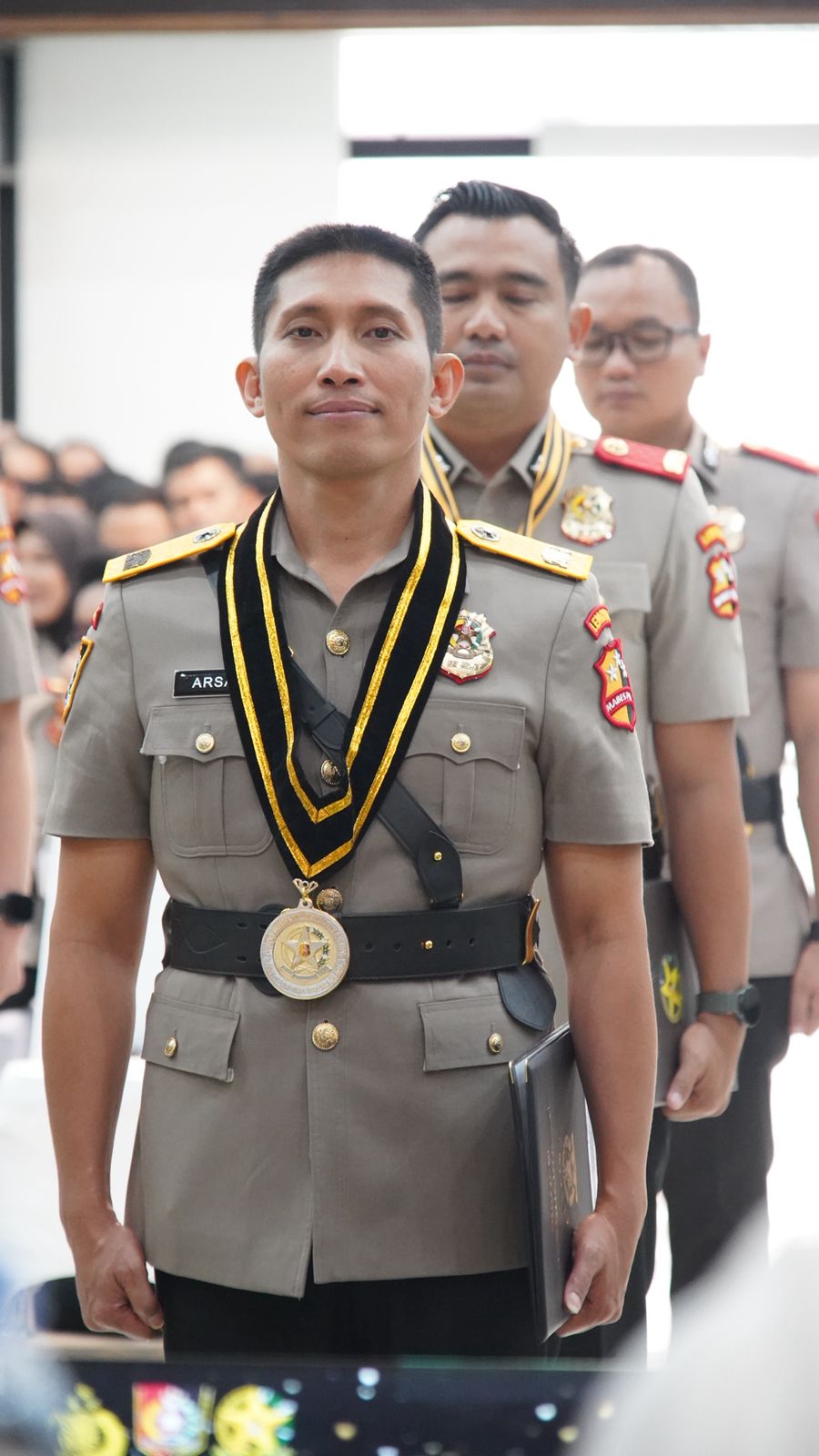 Ancaman Baru di Balik Blochain, NASTRAP Kombes Arsal Sahban Raih Predikat Terbaik di Sespimti Polri 3