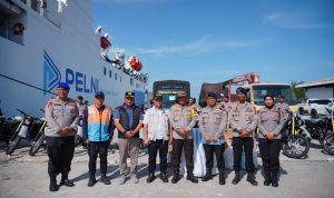 Kapal MV Egon Bawa Bantuan dan Personel Polri untuk Penanganan Bencana di Aceh 12