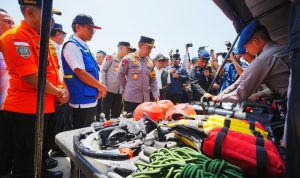 Tinjau Kesiapan Merak Hadapi Nataru, Kapolri Ungkap Pesan Presiden: Beri Pelayanan Terbaik hingga Waspadai Bencana 11