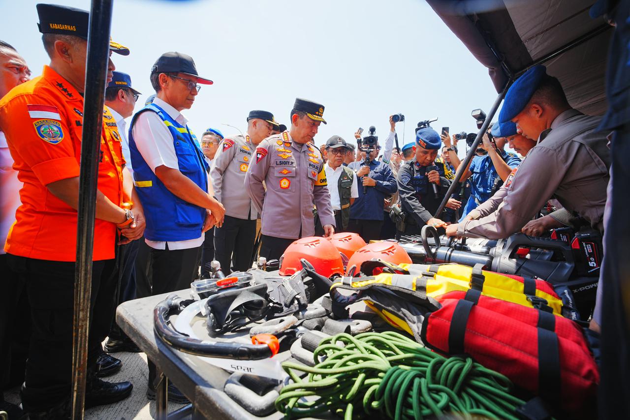 Tinjau Kesiapan Merak Hadapi Nataru, Kapolri Ungkap Pesan Presiden: Beri Pelayanan Terbaik hingga Waspadai Bencana 1