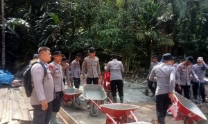Polri Bersama Pemda Bangun Huntara untuk Korban Banjir di Pesisir Selatan 9