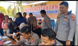 Kapolres Aceh Timur Tinjau Pengobatan Gratis dan Trauma Healing Korban Banjir di Julok 13