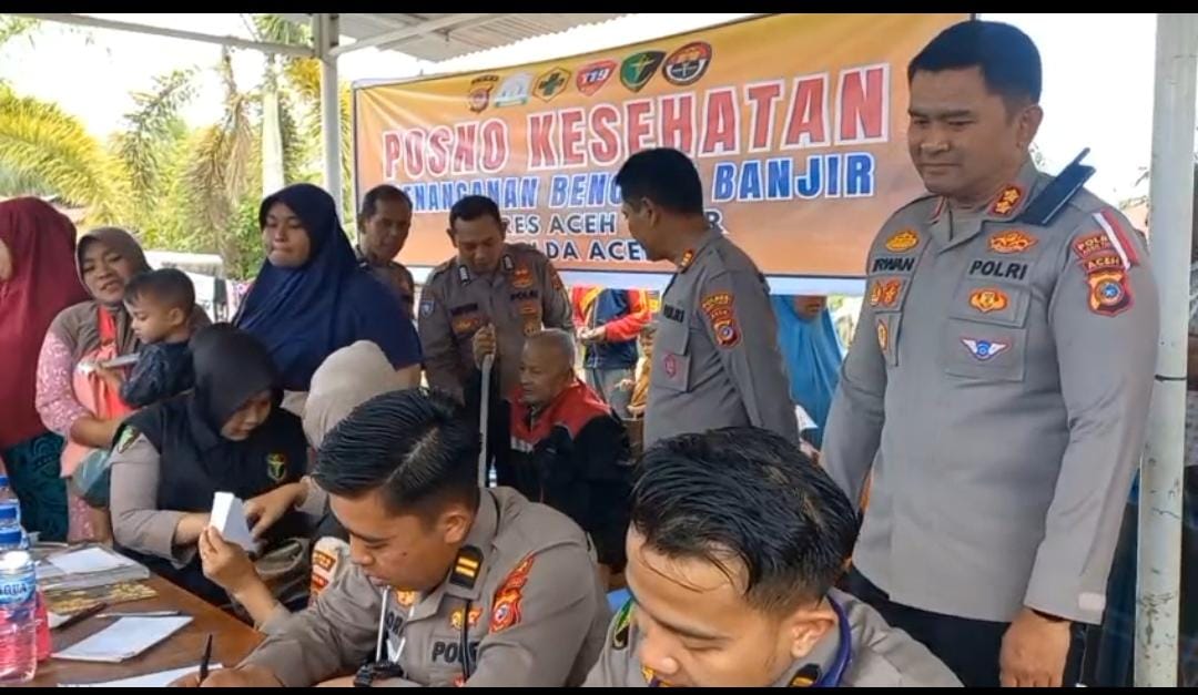 Kapolres Aceh Timur Tinjau Pengobatan Gratis dan Trauma Healing Korban Banjir di Julok 1