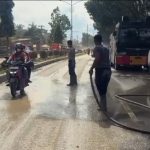 Polri Bersihkan Jalan Berdebu Pasca Banjir di Aceh Tamiang 22