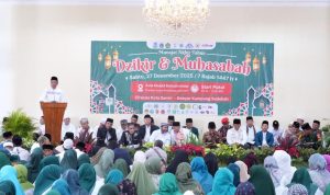 Wali Kota Jakarta Timur Hadiri Dzikir dan Muhasabah Munajat Akhir Tahun 2025 di Ciracas 12