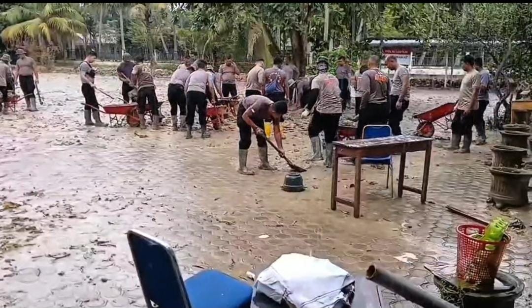 IMG-20260103-WA0004 Bersihkan dari Dampak Bencana, Polri Pastikan SDN-15 Aceh Utara Siap Digunakan 1