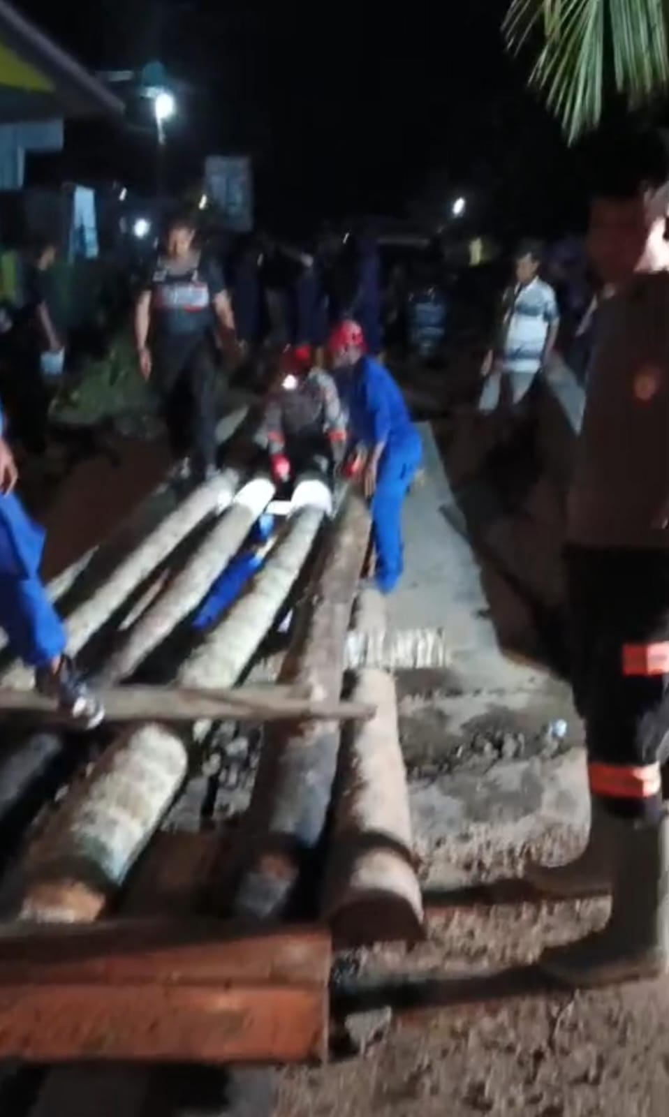 Tim SAR Korpolairud Bangun Jembatan Sementara di Korong Maranci, Padang Pariaman 1 Tim SAR Korpolairud Bangun Jembatan Sementara di Korong Maranci, Padang Pariaman 2