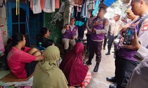 Gandeng Relawan UI, Polri Berikan Trauma Healing untuk Warga Korban Banjir di Cilincing 13
