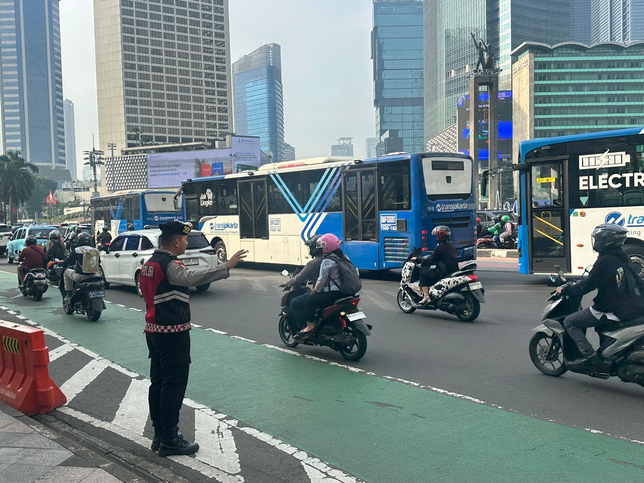 Pastikan Kelancaran Aktivitas Masyarakat, Detasemen Perintis Gelar Patroli di Titik Strategis Jakarta 1