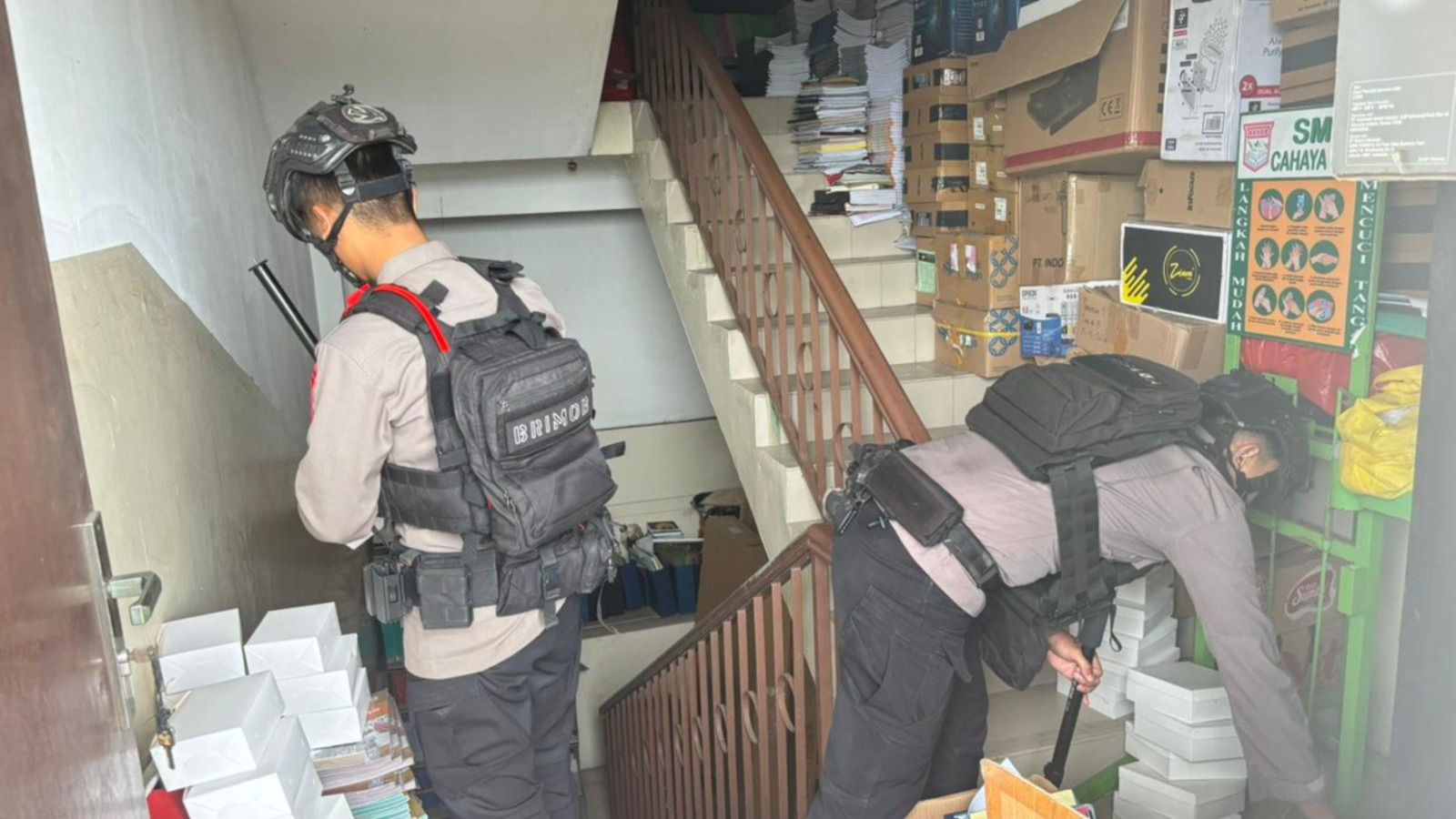 Ancaman Bom ke SMA Swasta di Jatinegara Direspons Cepat Brimob Polda Metro Jaya 1 Ancaman Bom ke SMA Swasta di Jatinegara Direspons Cepat Brimob Polda Metro Jaya 2