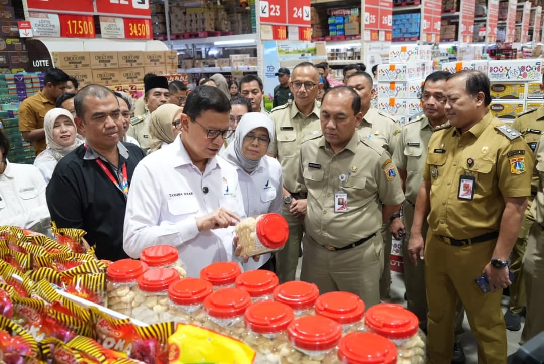 Jelang Idul Fitri, Pemprov DKI dan BPOM Sidak Pangan di Lottemart Ciracas 1
