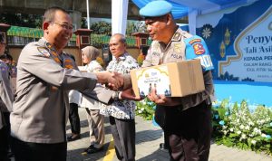Jelang Lebaran, Kapolri Salurkan Tali Asih dan Sembako kepada Personel Polri 4