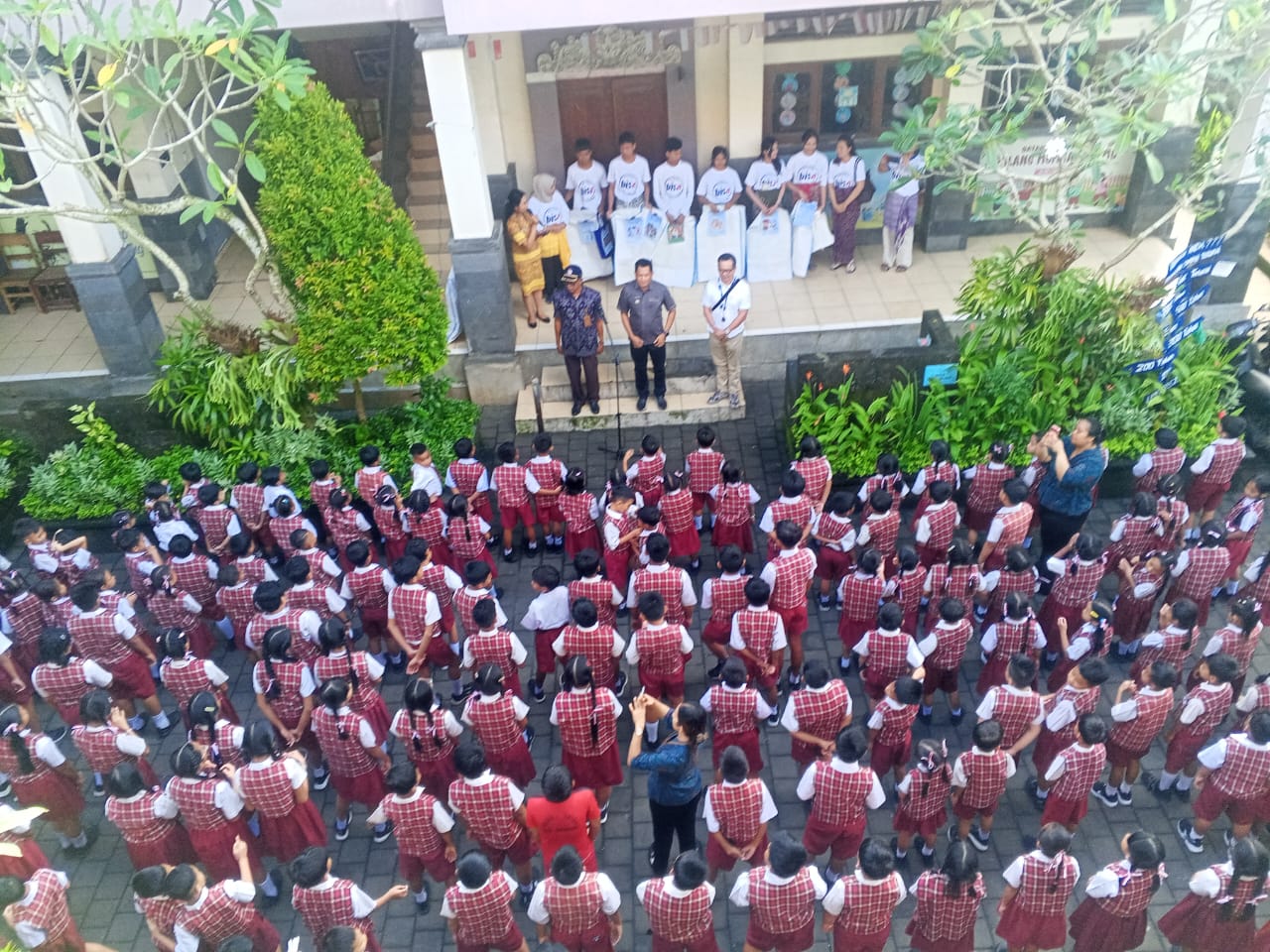 Komunitas BISA Edukasi Ratusan Siswa SD di Badung Pilah Sampah dari Sumber 2