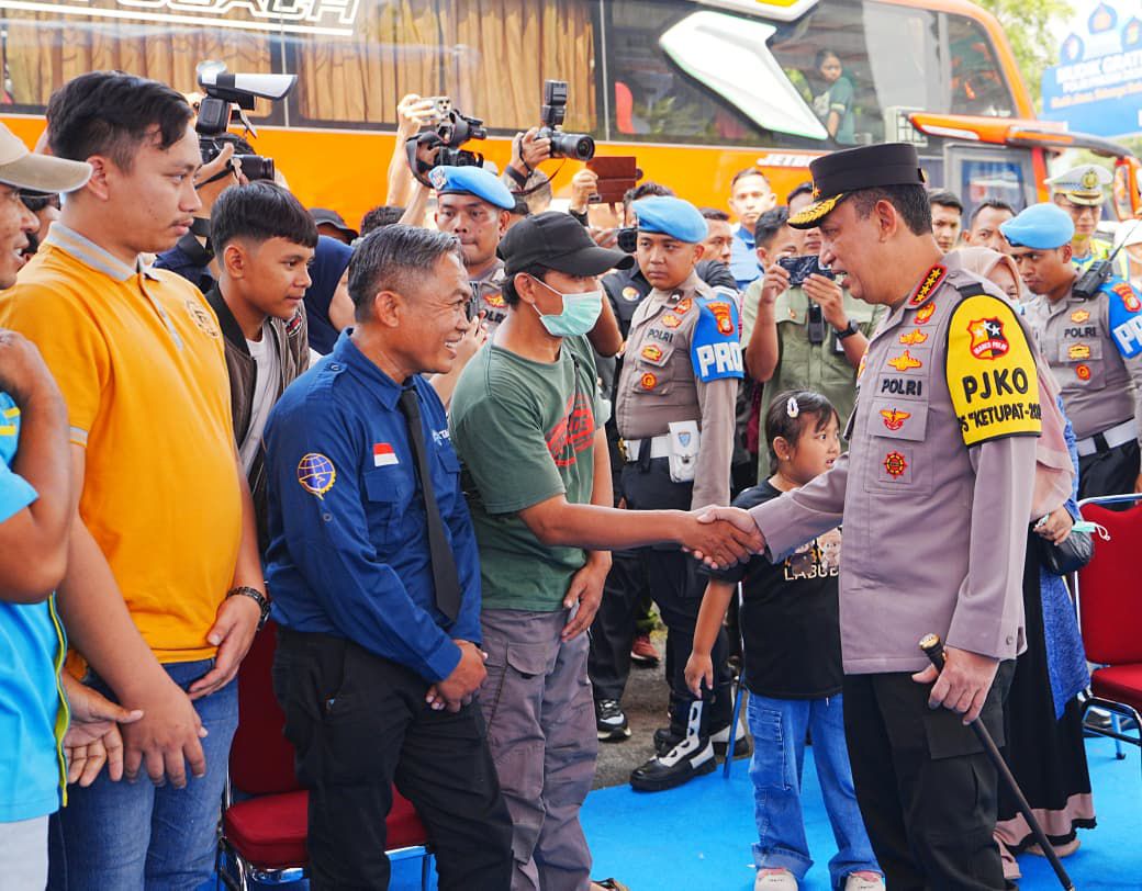 Kapolri Lepas 80 Bus Mudik Gratis, Pastikan Kesiapan Sopir Antar Masyarakat ke Tujuan 1