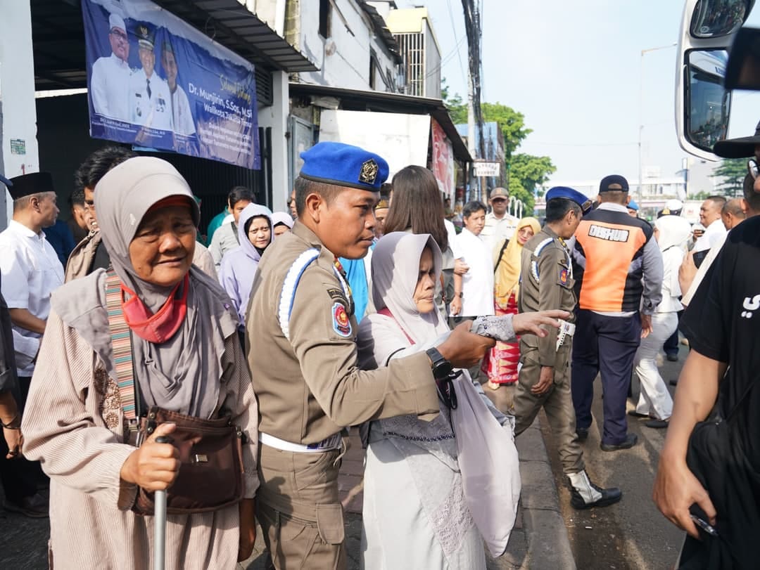 Wali Kota Jaktim Gratiskan 250 Disabilitas Netra Mudik ke Jateng–Jabar–Yogyakarta 1