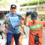 Wakil Wali Kota Jaktim Pimpin Operasi Penangkapan Ikan Sapu-Sapu di Kali Pasadenia 21