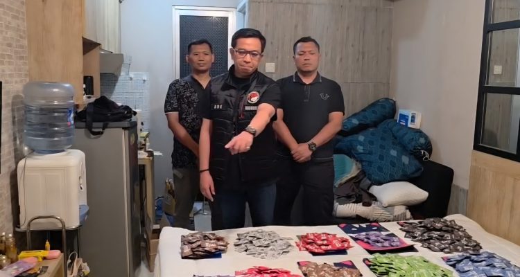 Sebanyak 1.409 Vape Etomidate Disita Polisi dari Seorang Wanita di Jaktim 4