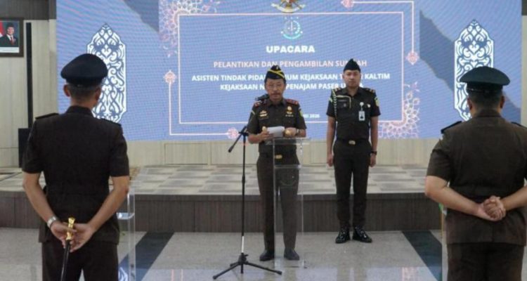 Kajati Kaltim: Tantangan Kompleks Penegakkan Hukum Mengharuskan Kemampuan Percepatan Kerja dan Adaptasi Pimpinan di Daerah 2