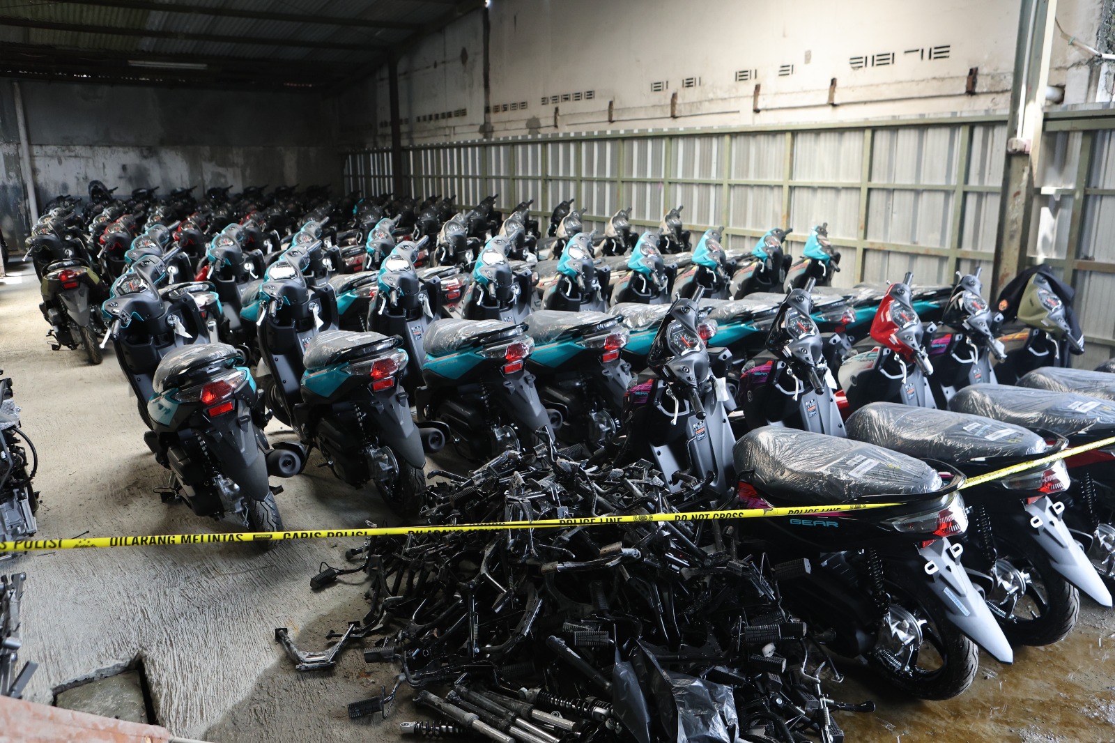 Polda Metro Jaya Bongkar Sindikat Ekspor Ilegal, Ribuan Sepeda Motor Disita 1 Polda Metro Jaya Bongkar Sindikat Ekspor Ilegal, Ribuan Sepeda Motor Disita 2