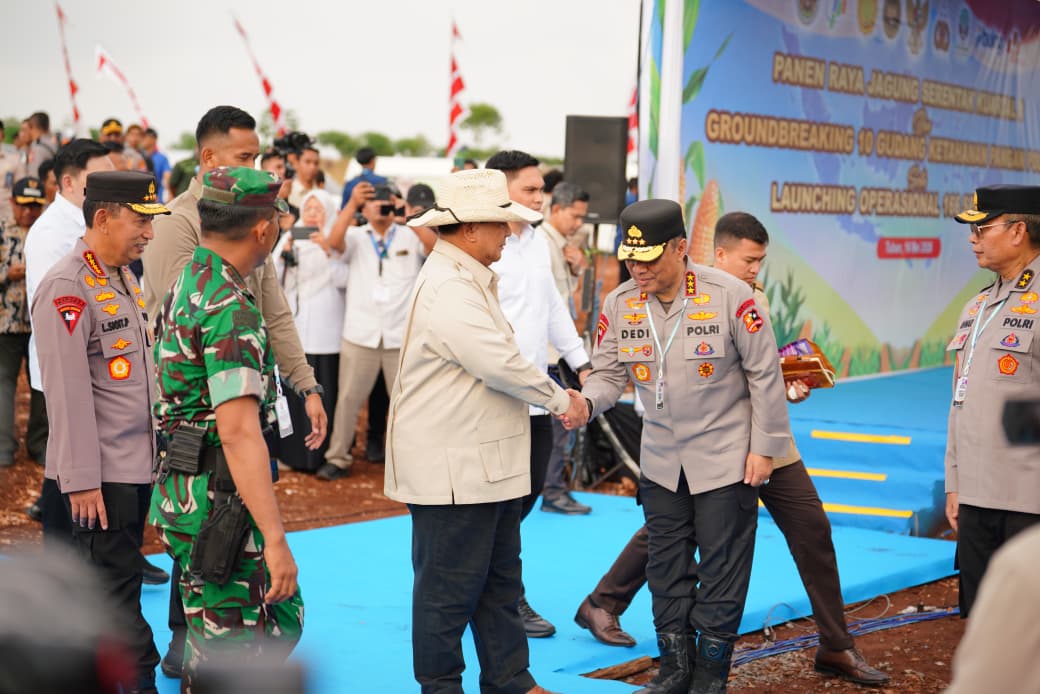 Perkuat Ketahanan Pangan, Presiden Panen Raya Jagung bersama Kapolri 1