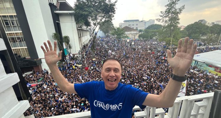 Rayakan Kemenangan Persib, Bobotoh Tumpah Ruah di Jalanan Bandung 1