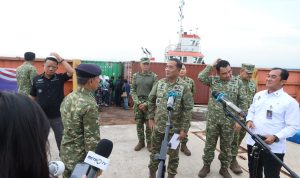 IMG-20260527-WA0041 Kasum TNI Tinjau Kapal Penyelundup LTJ dan Radioaktif Ilegal di Batam 2