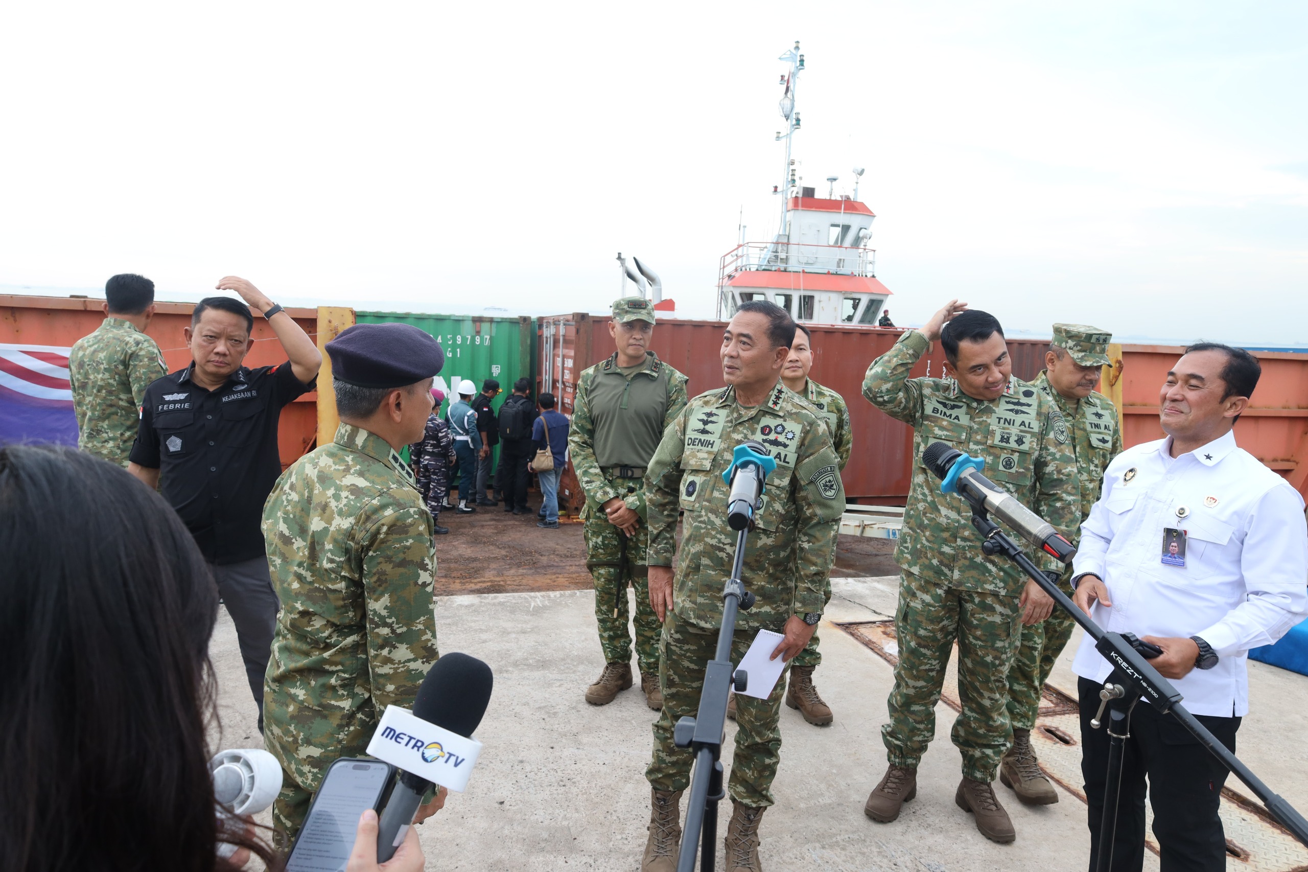 IMG-20260527-WA0041 Kasum TNI Tinjau Kapal Penyelundup LTJ dan Radioaktif Ilegal di Batam 1